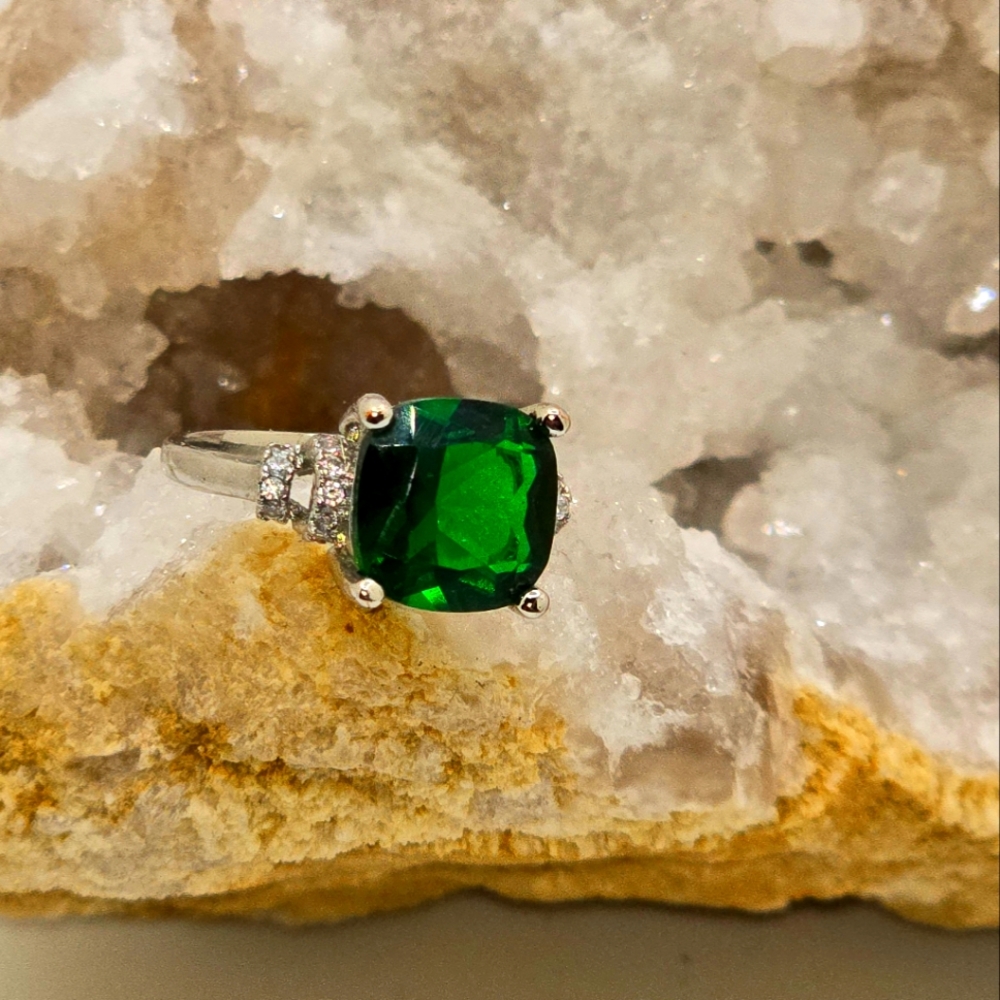 Ring - Picture 1 of 5